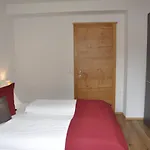 아파트 Christian